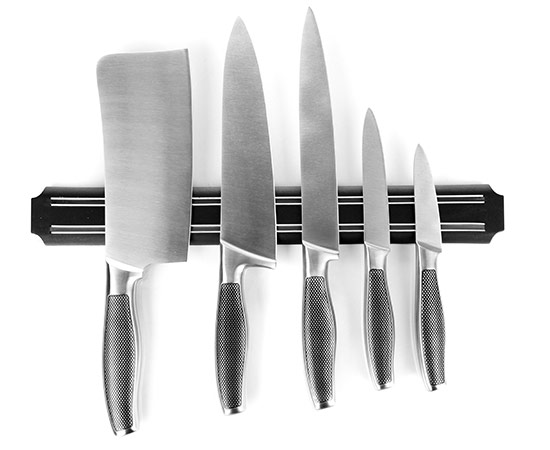 magnetic knife rack with knives on it