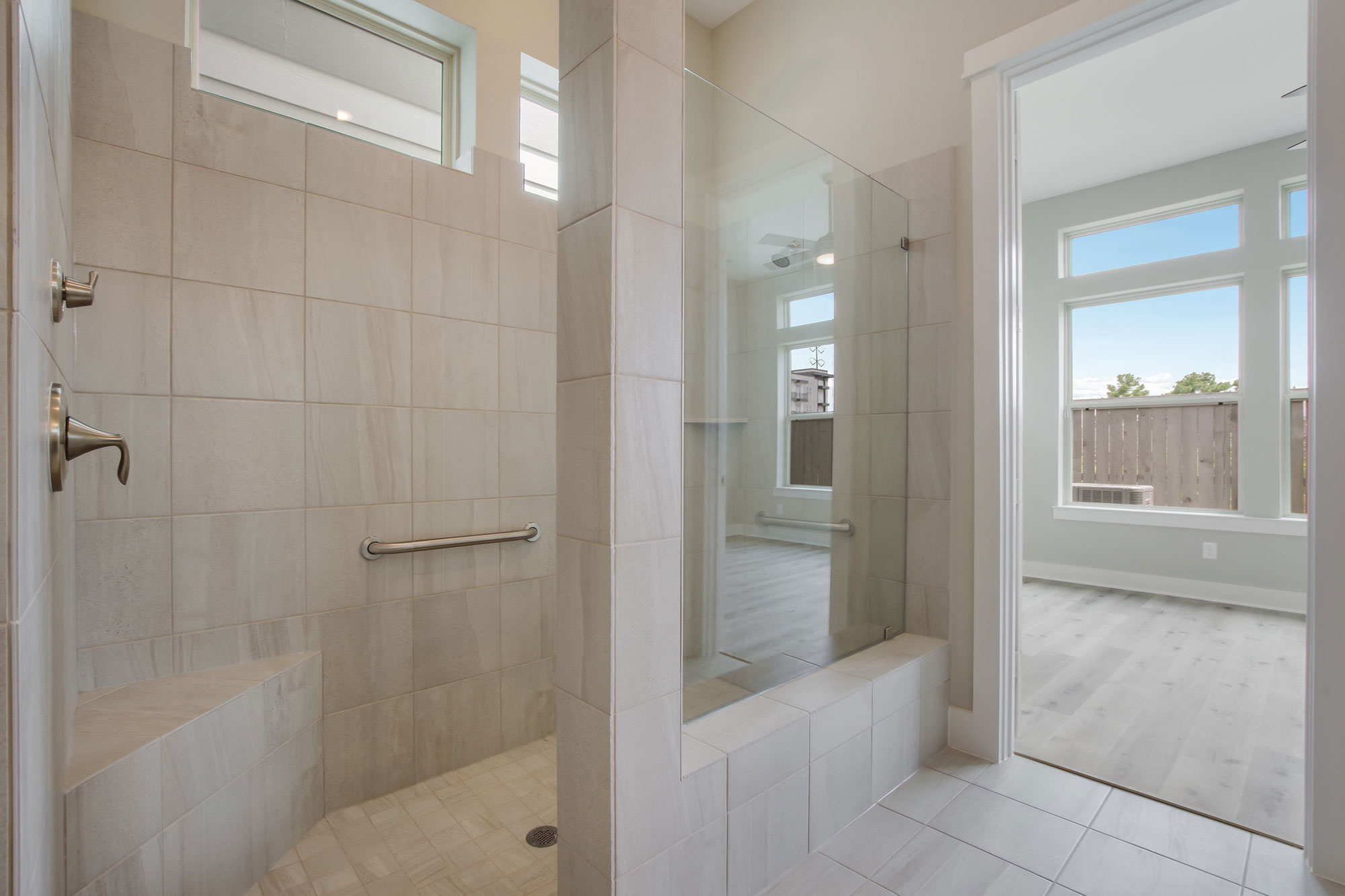 The Monte Carlo - Owner's Bath