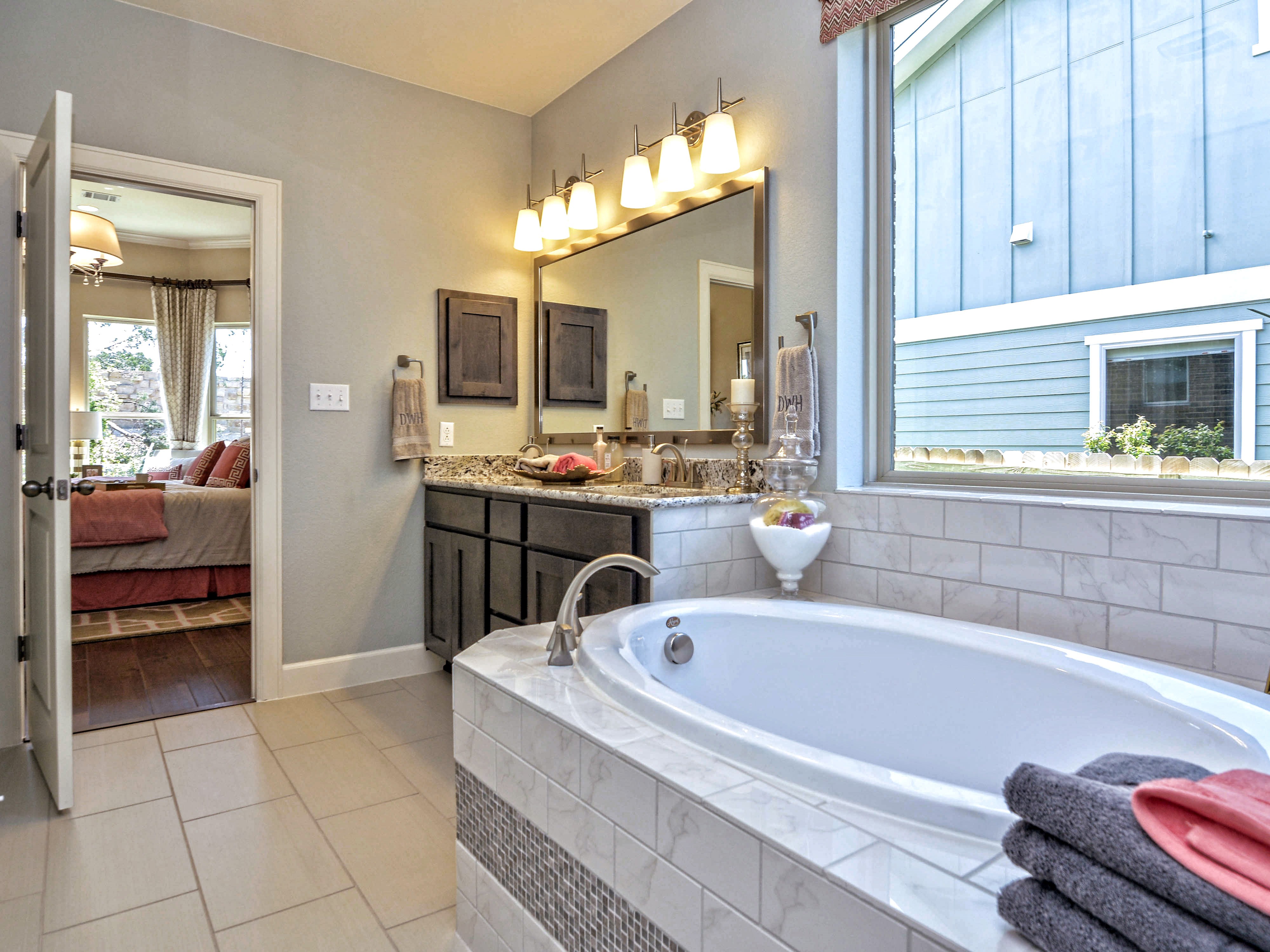 The Jewell - Owner's Bath