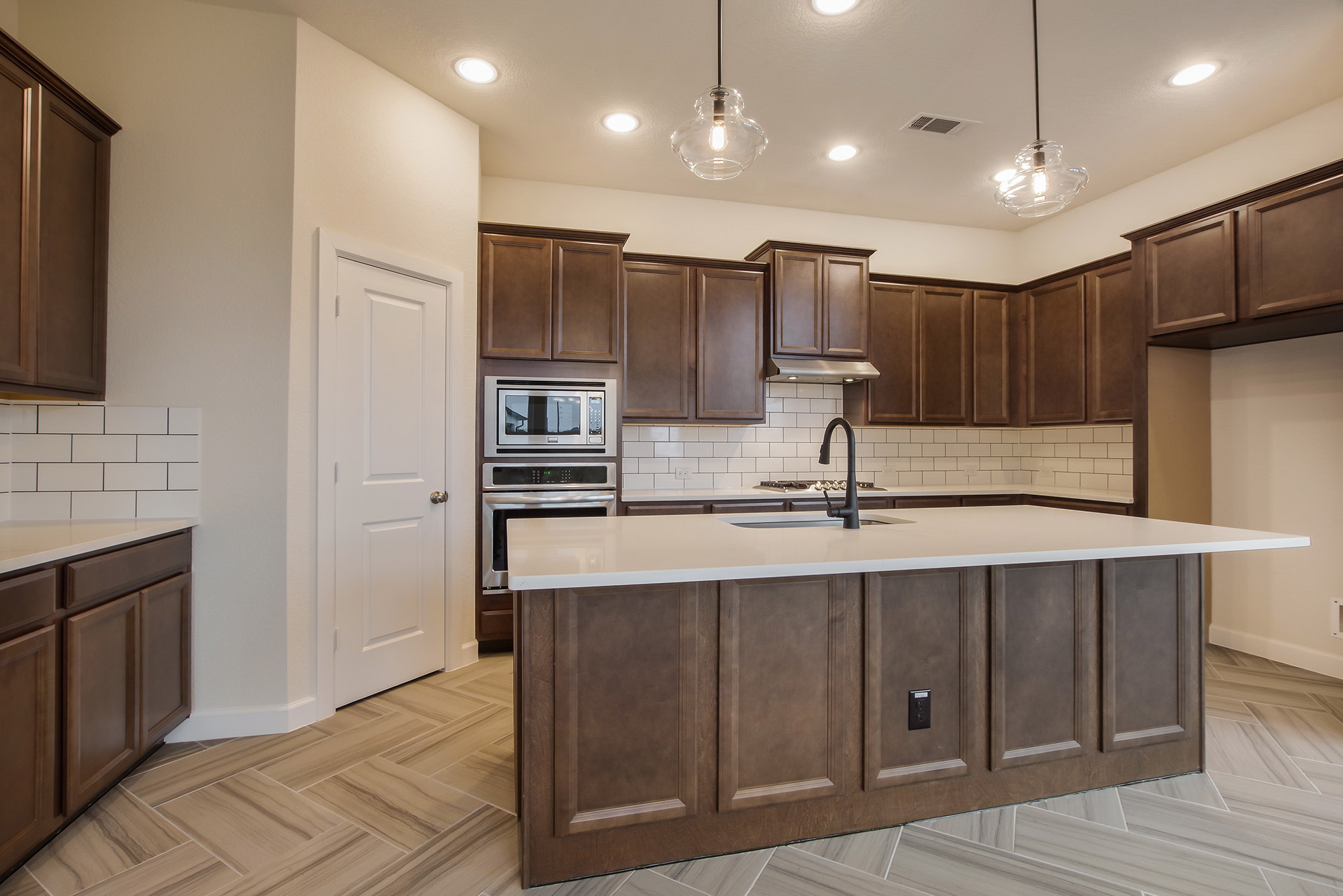 The Devon - Kitchen